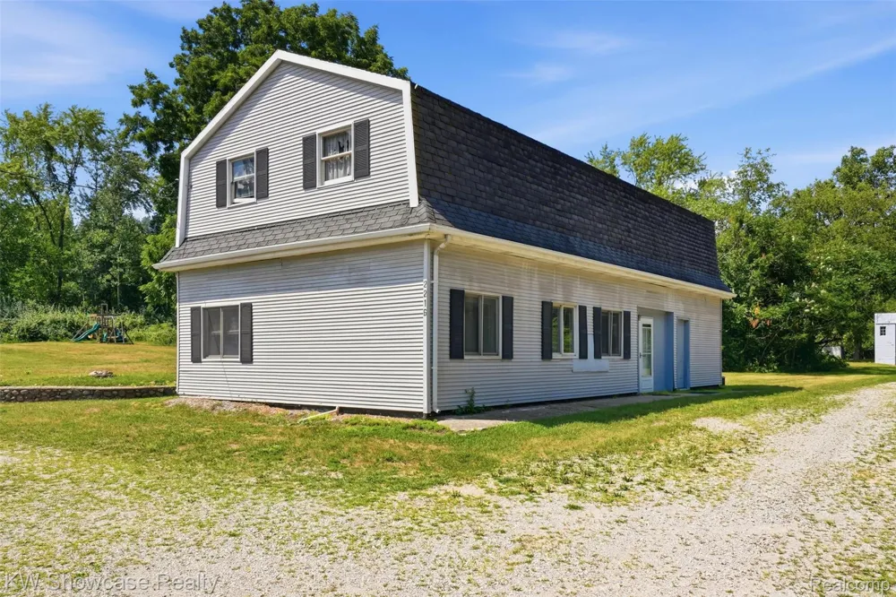 2220 Wixom Road Commerce Charter Township, MI 48382