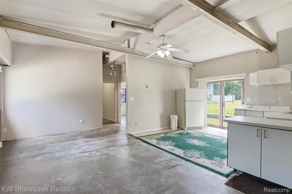 2220 Wixom Road Commerce Charter Township, MI 48382
