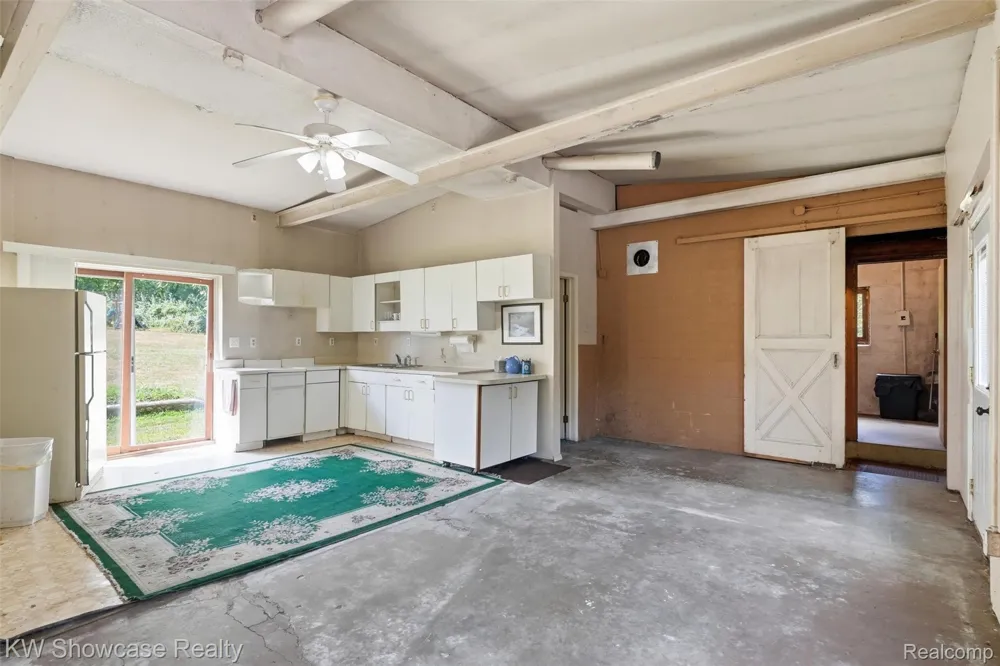 2220 Wixom Road Commerce Charter Township, MI 48382