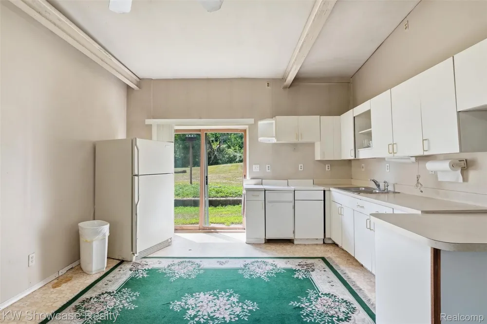 2220 Wixom Road Commerce Charter Township, MI 48382