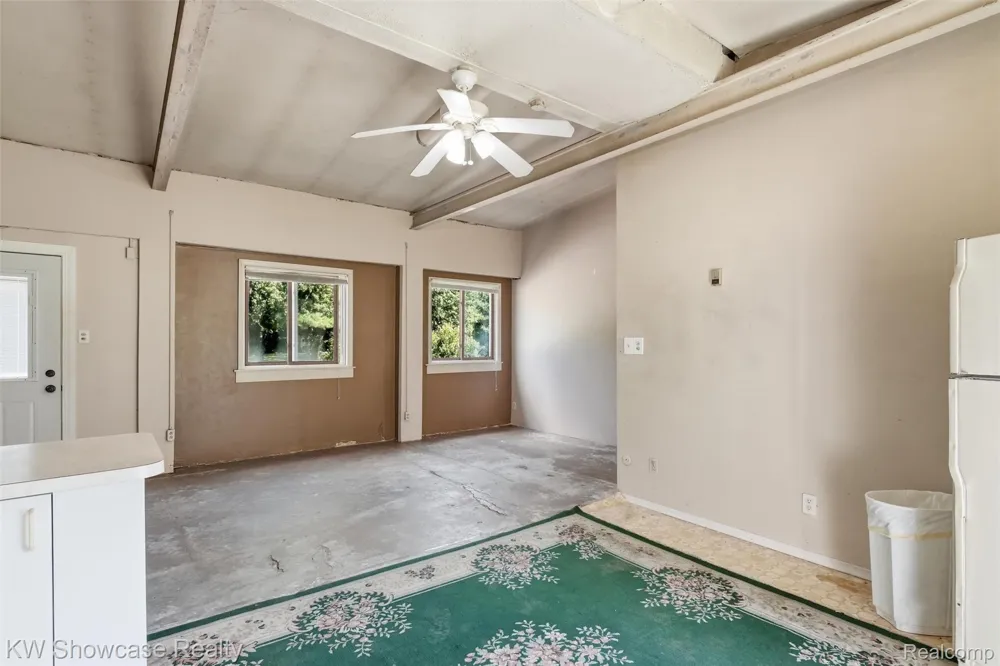2220 Wixom Road Commerce Charter Township, MI 48382