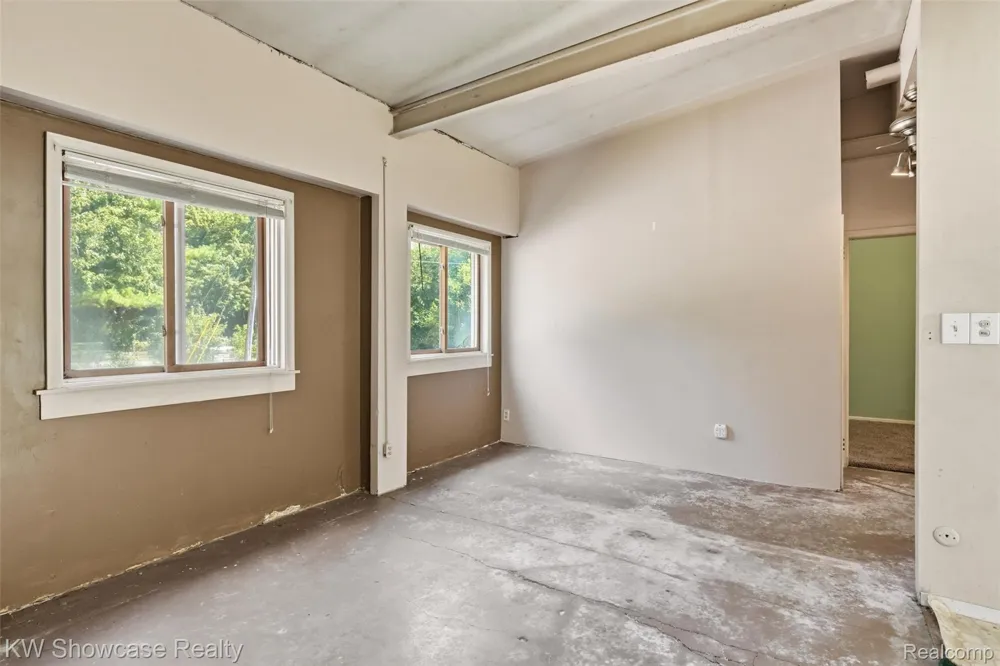 2220 Wixom Road Commerce Charter Township, MI 48382