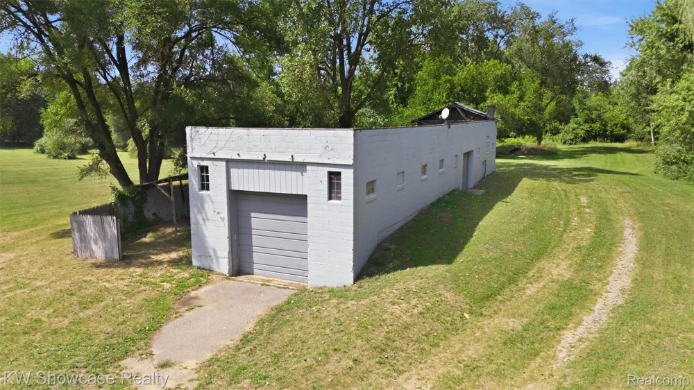 2220 Wixom Road Commerce Charter Township, MI 48382