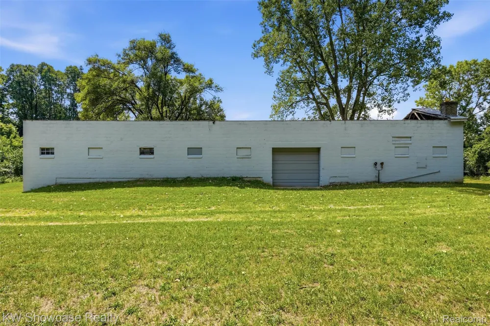 2220 Wixom Road Commerce Charter Township, MI 48382