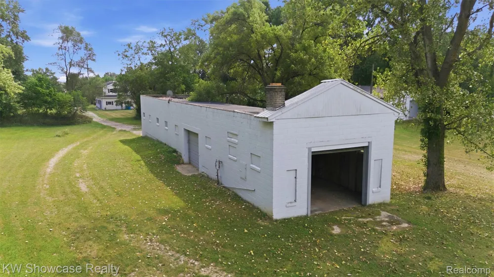 2220 Wixom Road Commerce Charter Township, MI 48382