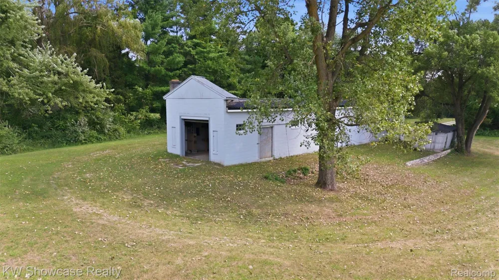 2220 Wixom Road Commerce Charter Township, MI 48382