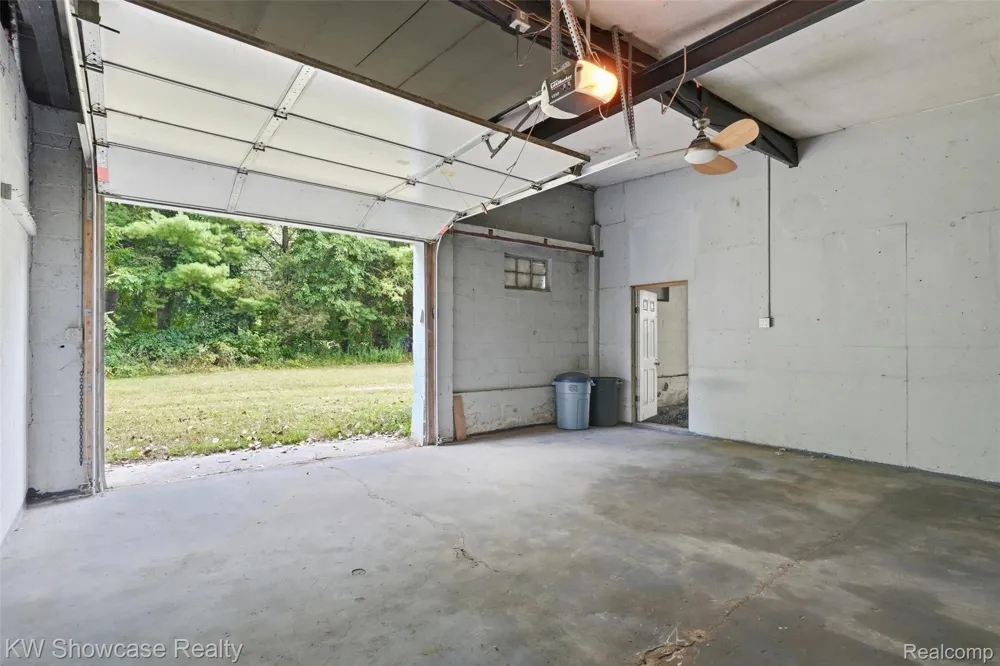 2220 Wixom Road Commerce Charter Township, MI 48382