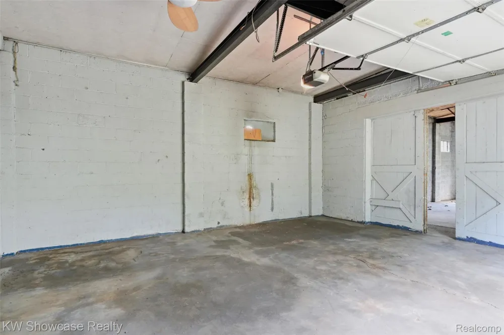2220 Wixom Road Commerce Charter Township, MI 48382