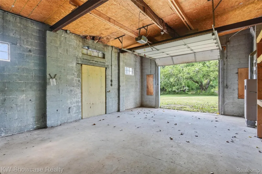 2220 Wixom Road Commerce Charter Township, MI 48382