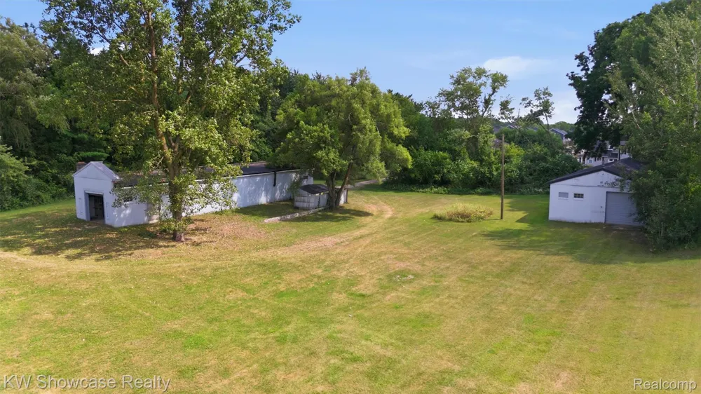 2220 Wixom Road Commerce Charter Township, MI 48382
