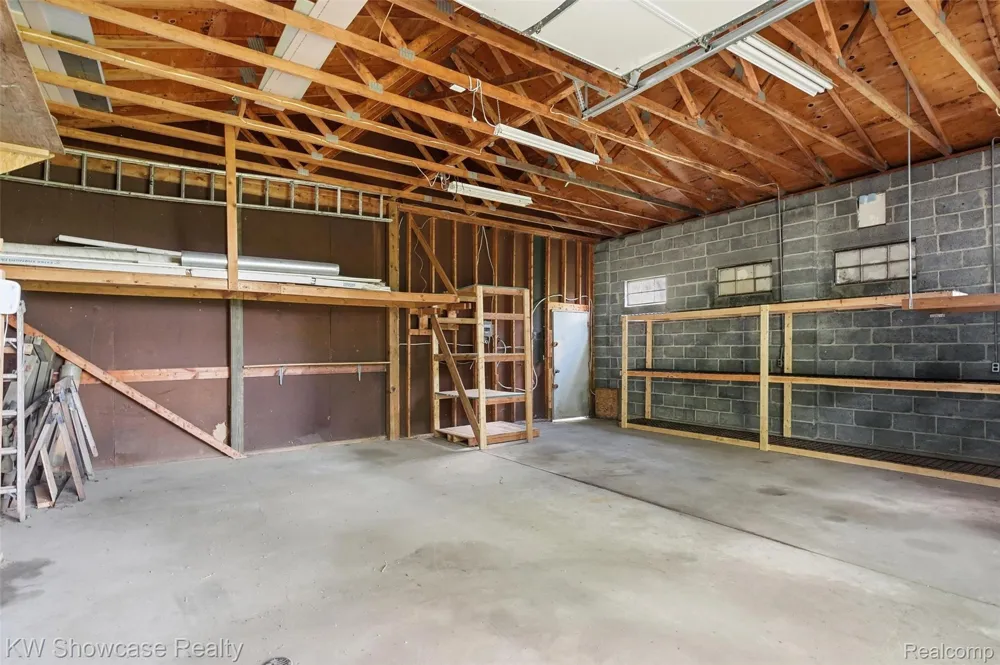 2220 Wixom Road Commerce Charter Township, MI 48382