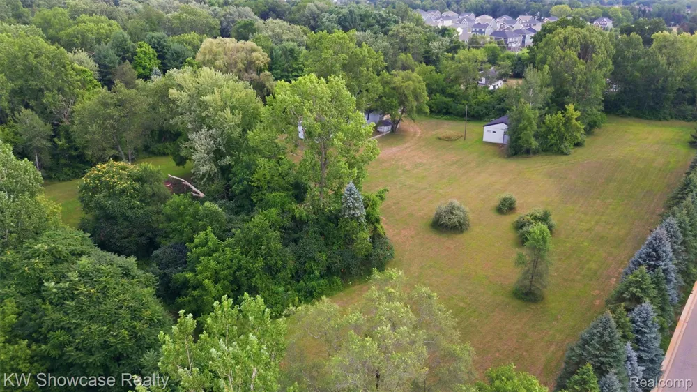 2220 Wixom Road Commerce Charter Township, MI 48382