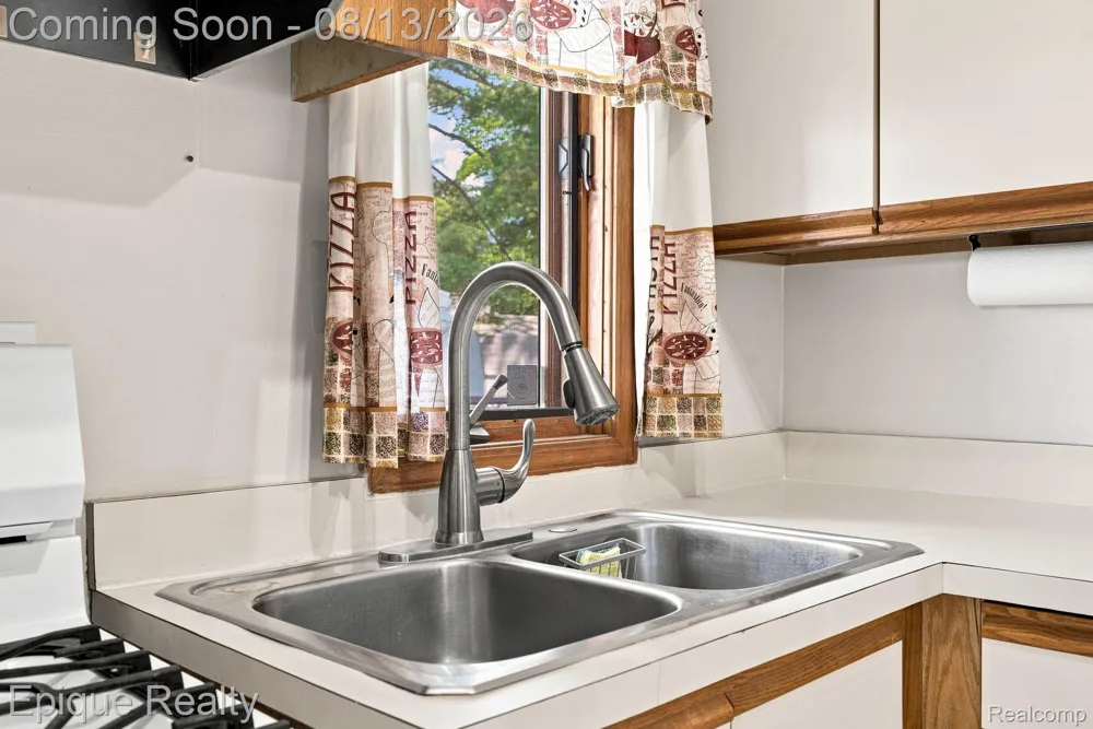8946 Thomas Street Plainfield Township, MI 48739