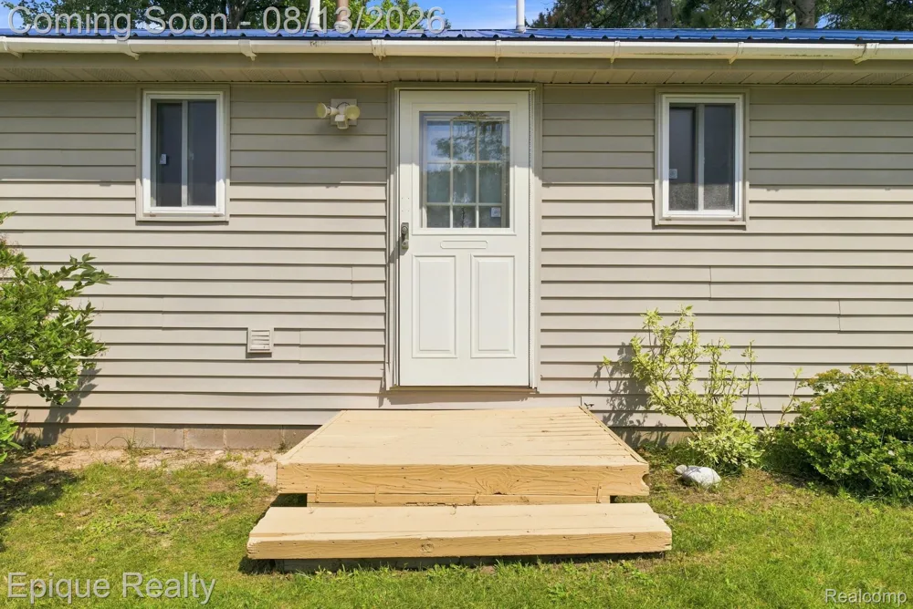 8946 Thomas Street Plainfield Township, MI 48739
