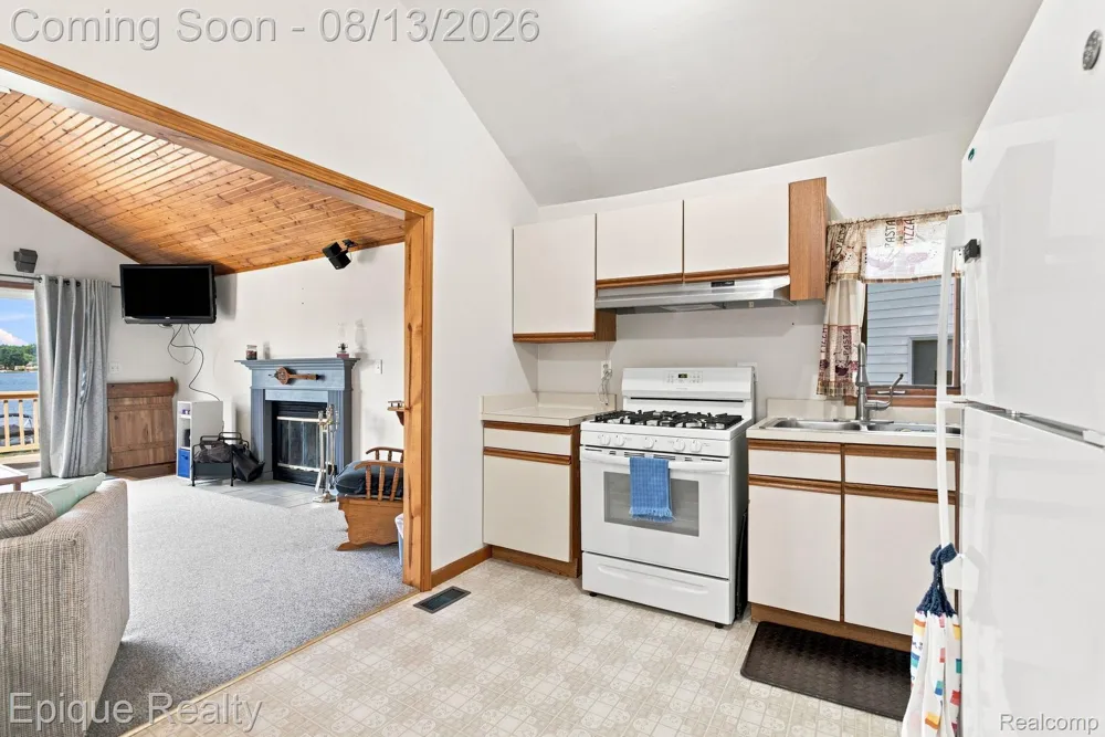 8946 Thomas Street Plainfield Township, MI 48739