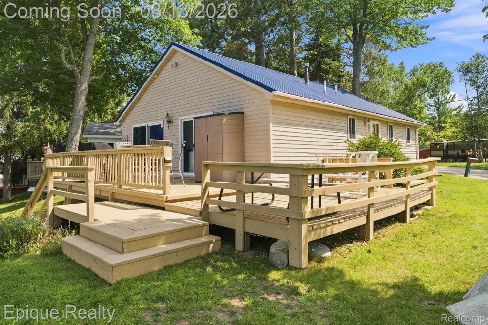 8946 Thomas Street Plainfield Township, MI 48739