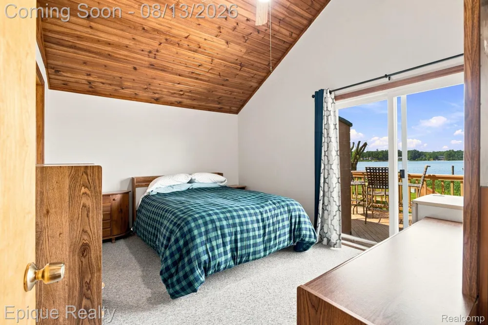 8946 Thomas Street Plainfield Township, MI 48739