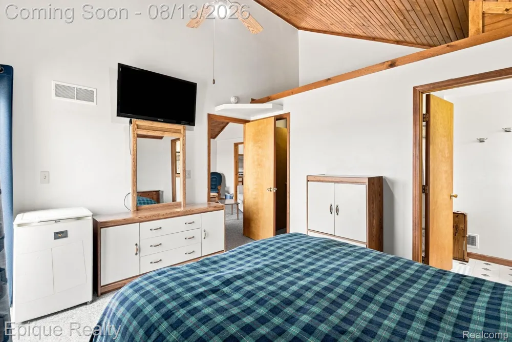 8946 Thomas Street Plainfield Township, MI 48739