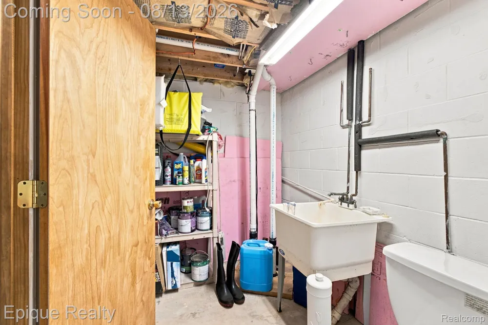 8946 Thomas Street Plainfield Township, MI 48739