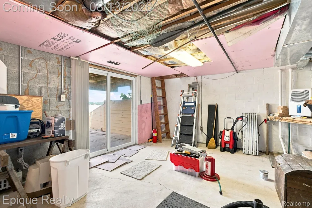 8946 Thomas Street Plainfield Township, MI 48739