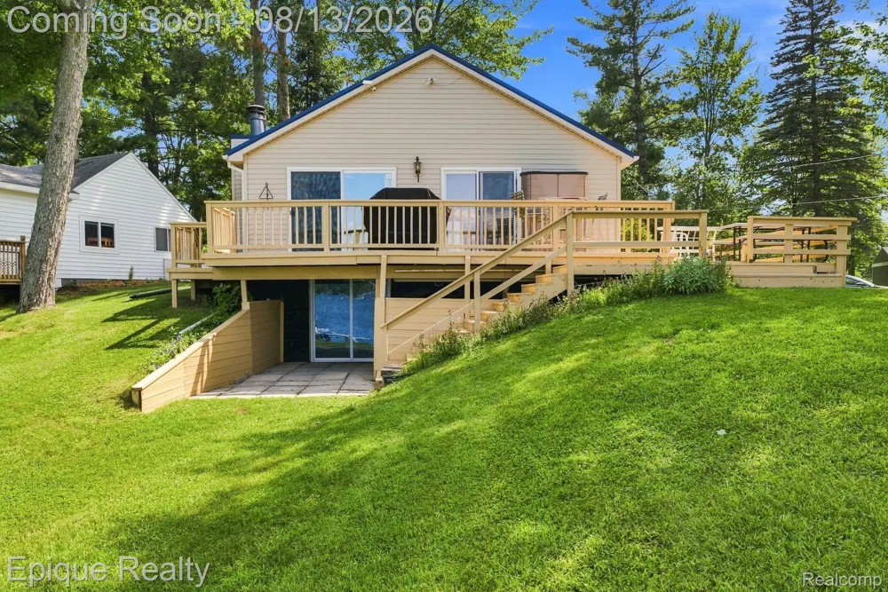8946 Thomas Street Plainfield Township, MI 48739