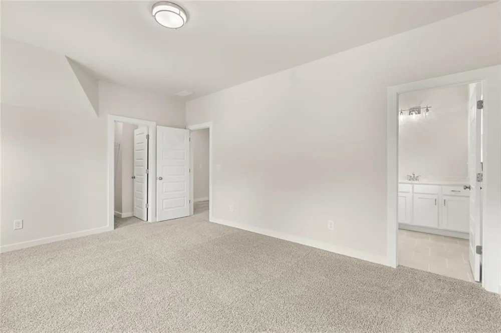 8315 Creekside Overlook Drive Gainesville, GA 30506