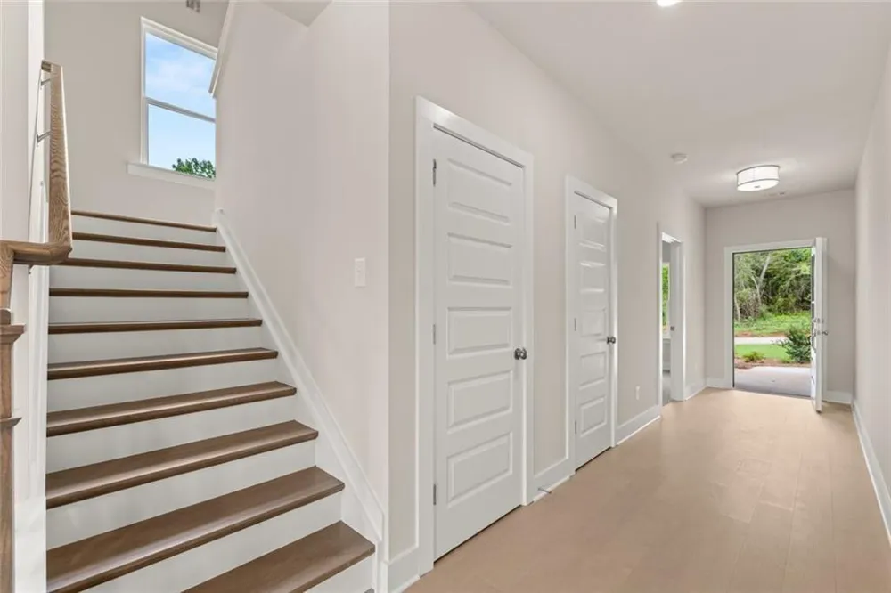 8315 Creekside Overlook Drive Gainesville, GA 30506