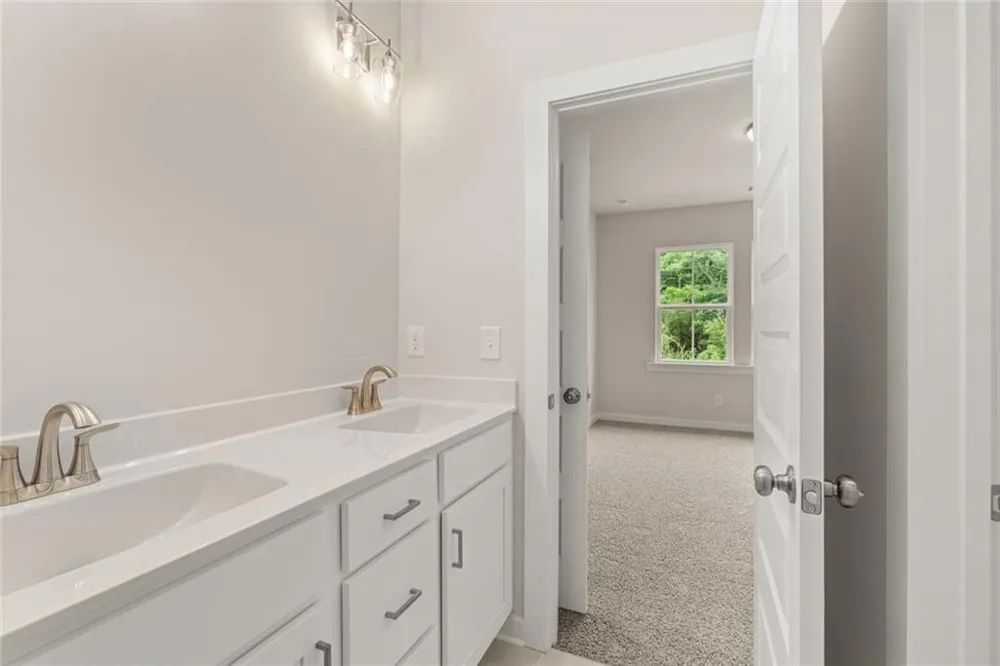 8315 Creekside Overlook Drive Gainesville, GA 30506