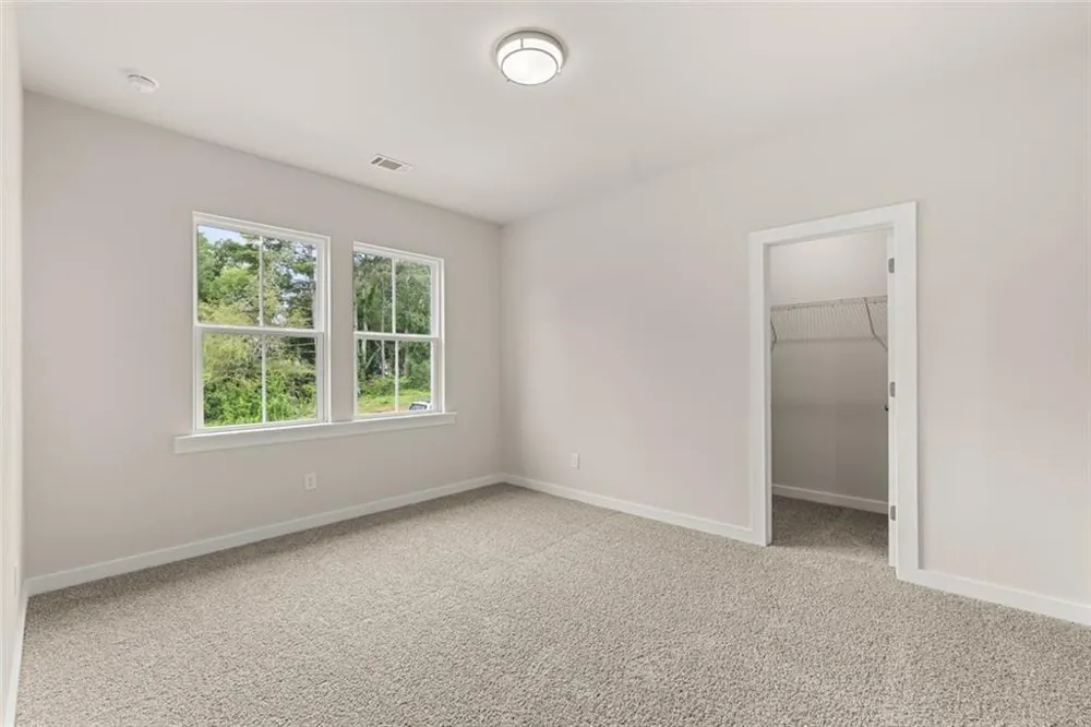 8315 Creekside Overlook Drive Gainesville, GA 30506