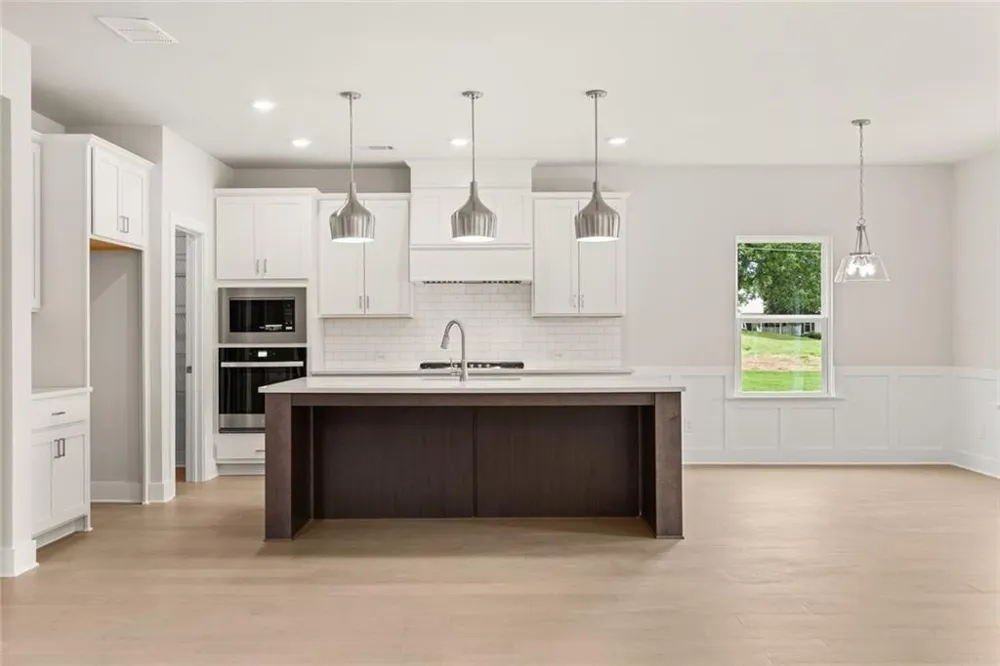 8315 Creekside Overlook Drive Gainesville, GA 30506