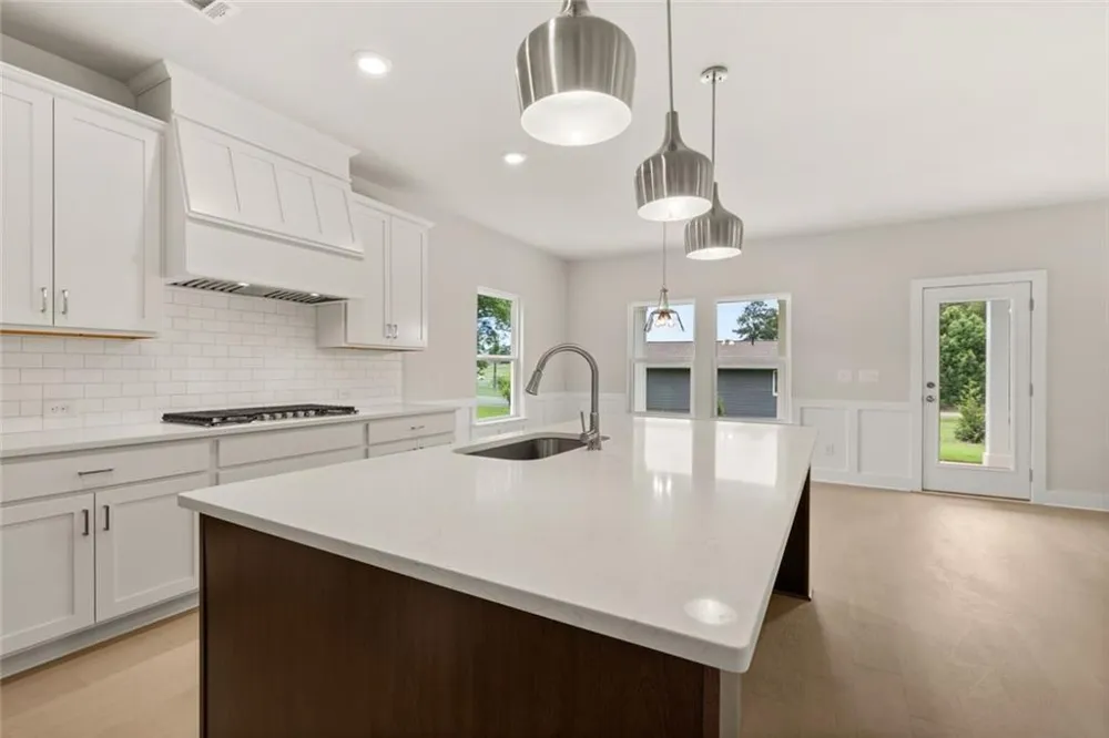 8315 Creekside Overlook Drive Gainesville, GA 30506