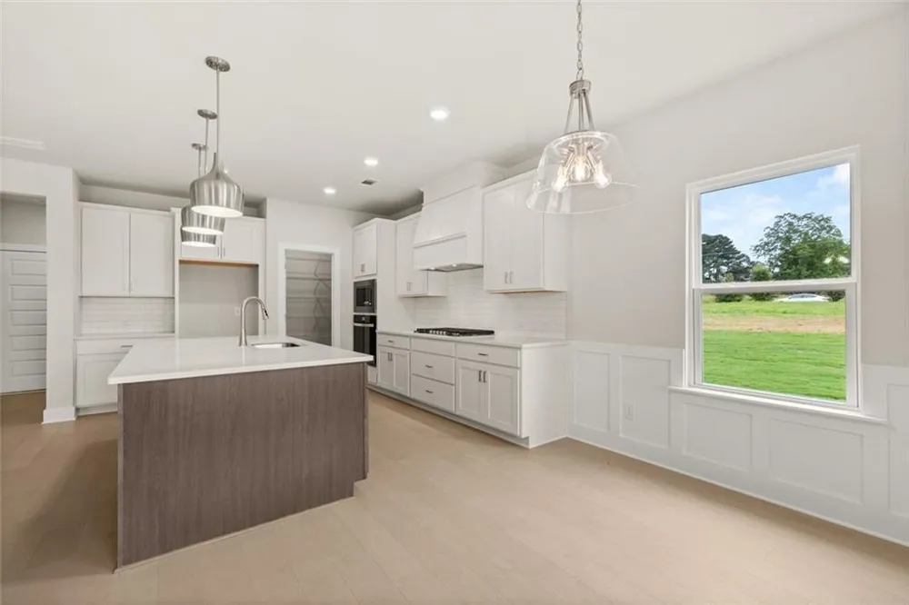 8315 Creekside Overlook Drive Gainesville, GA 30506