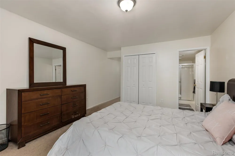 31444 Orchard Creek Farmington Hills City, MI 48334