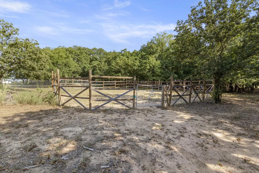 313 Hogan Lane Whitesboro, TX 76273