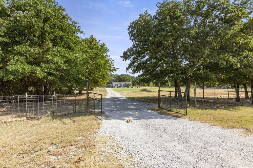 313 Hogan Lane Whitesboro, TX 76273