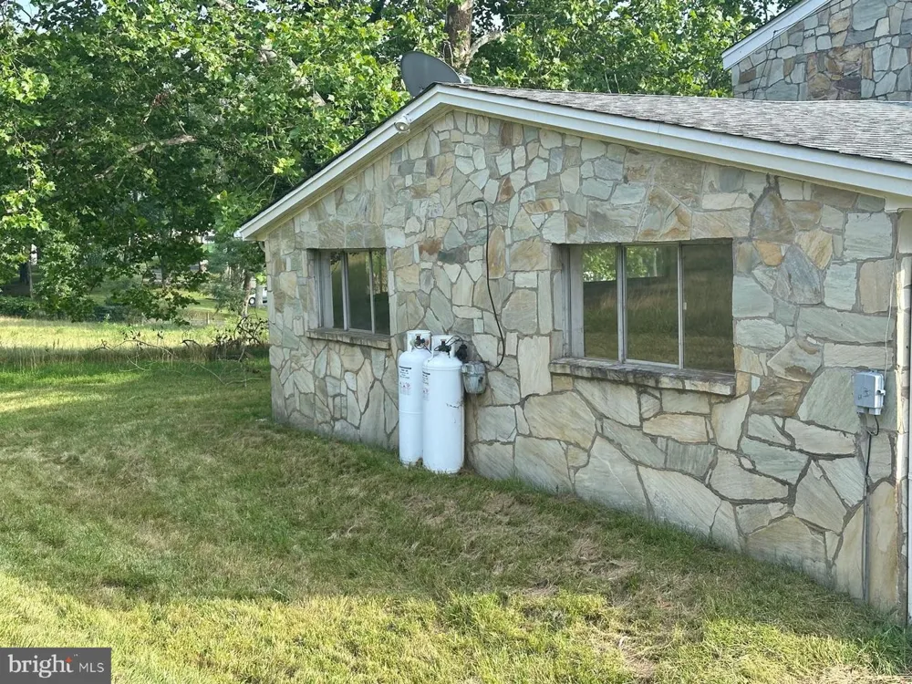 6416 AIRLIE ROAD Warrenton, VA 20187