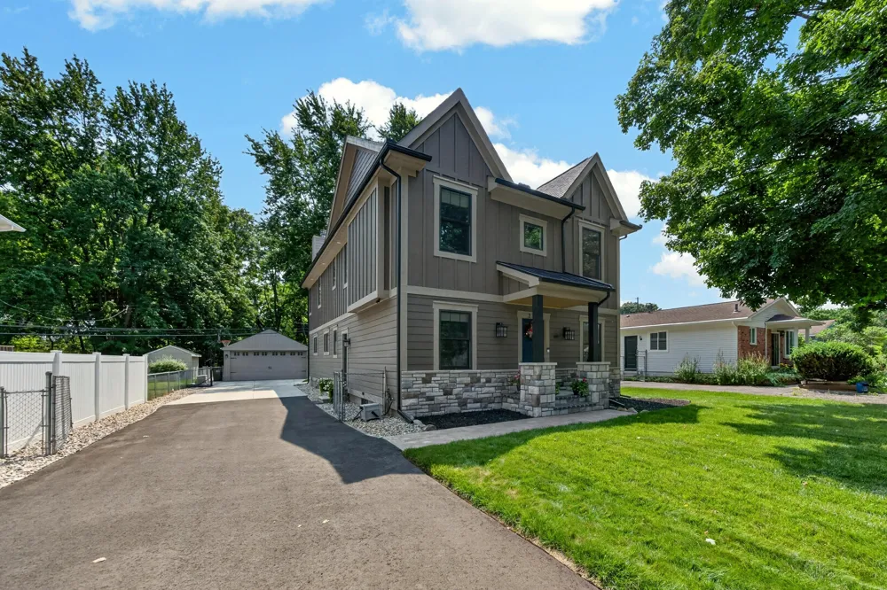 220 Red Oak Lane Rochester Hills, MI 48307