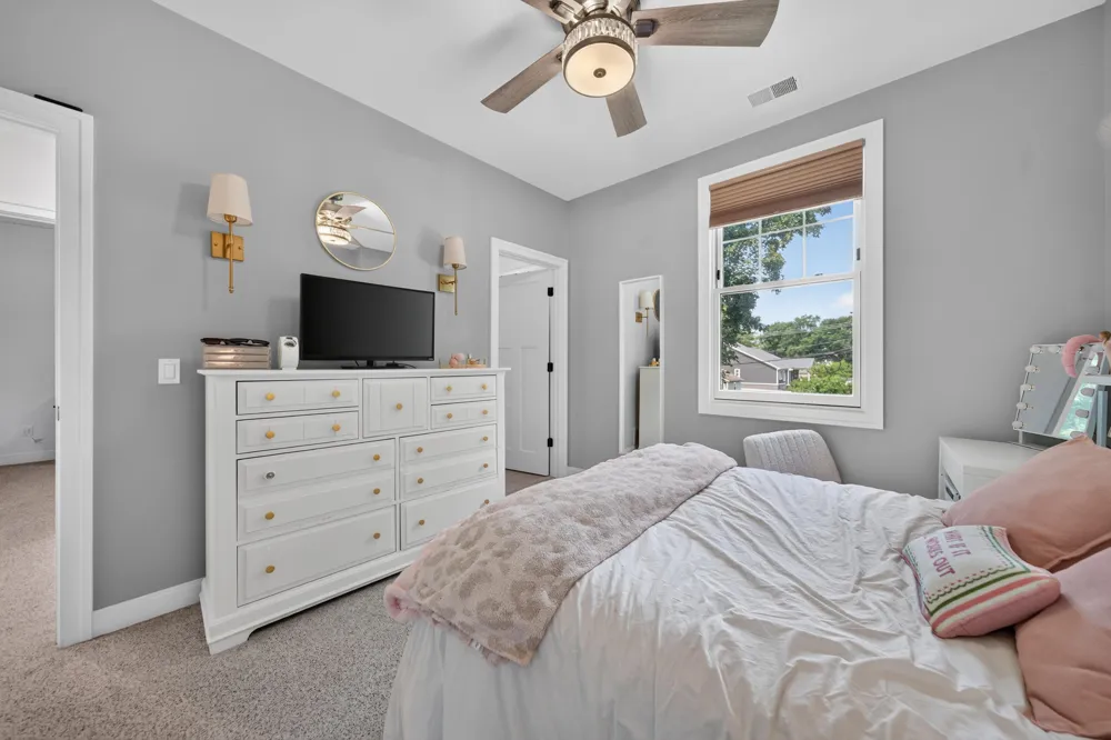 220 Red Oak Lane Rochester Hills, MI 48307