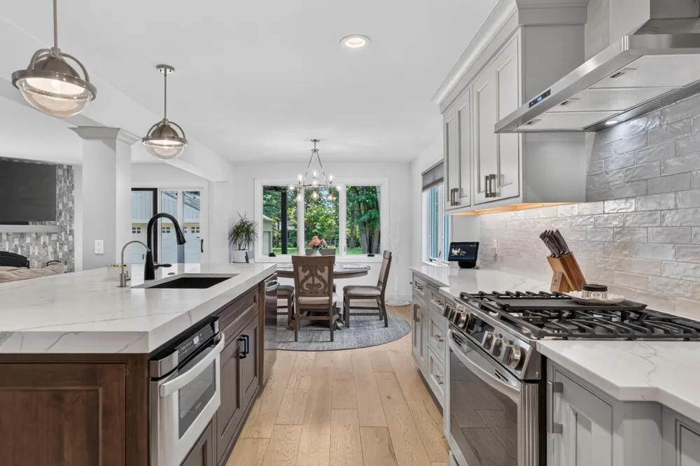 220 Red Oak Lane Rochester Hills, MI 48307
