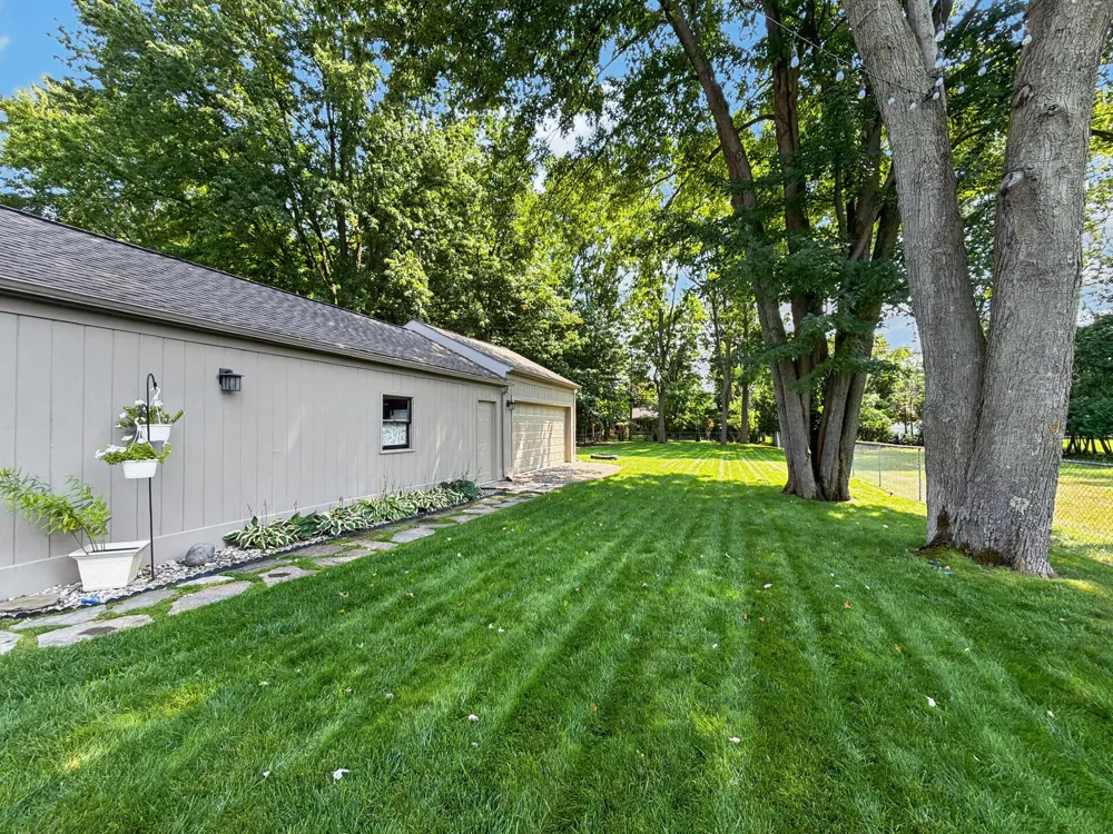 220 Red Oak Lane Rochester Hills, MI 48307