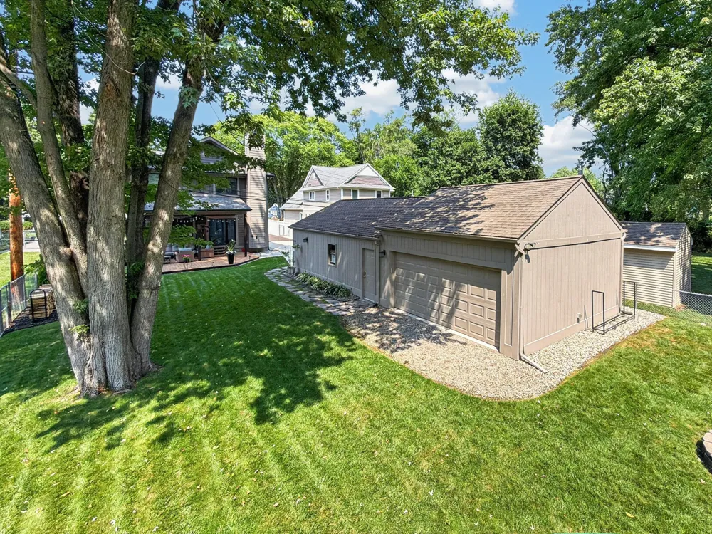 220 Red Oak Lane Rochester Hills, MI 48307