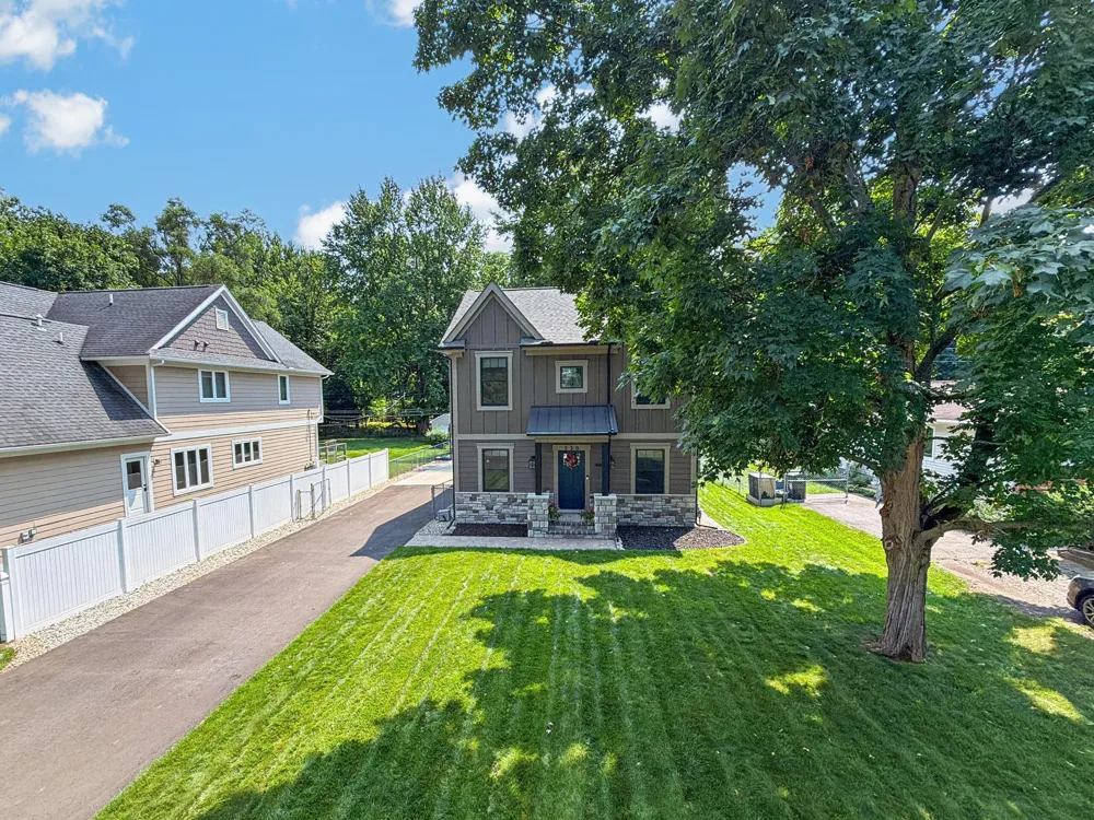 220 Red Oak Lane Rochester Hills, MI 48307