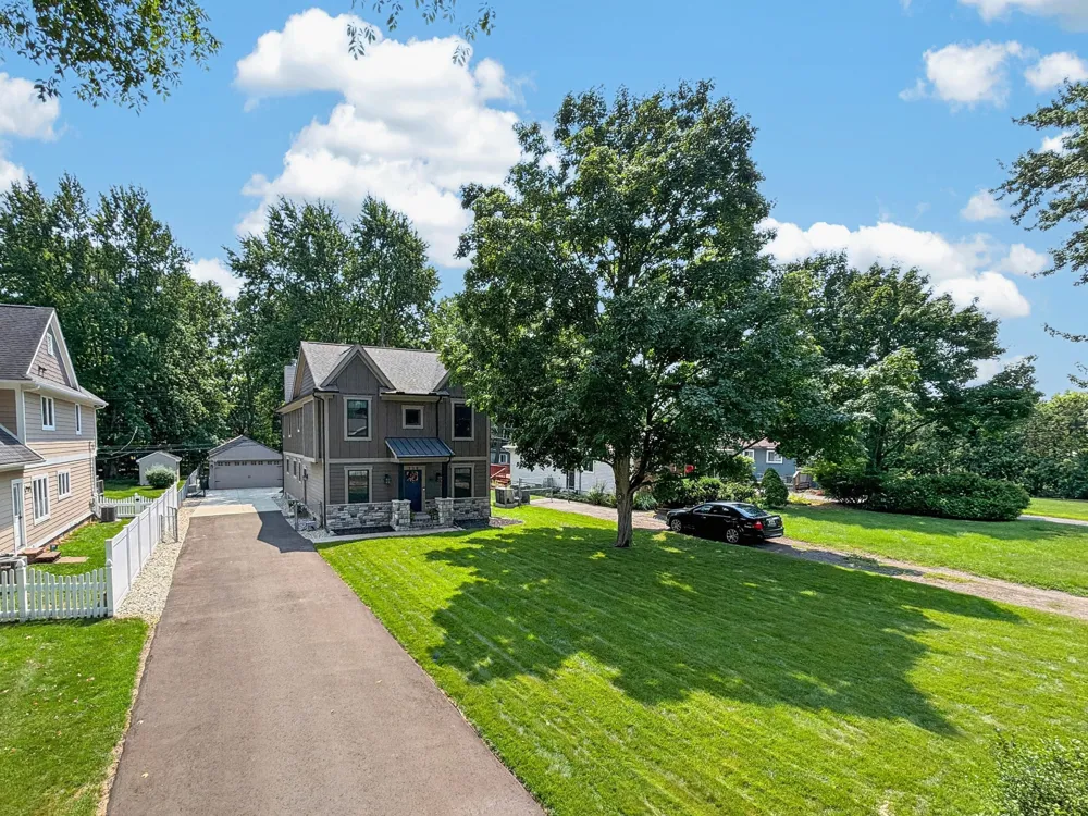 220 Red Oak Lane Rochester Hills, MI 48307