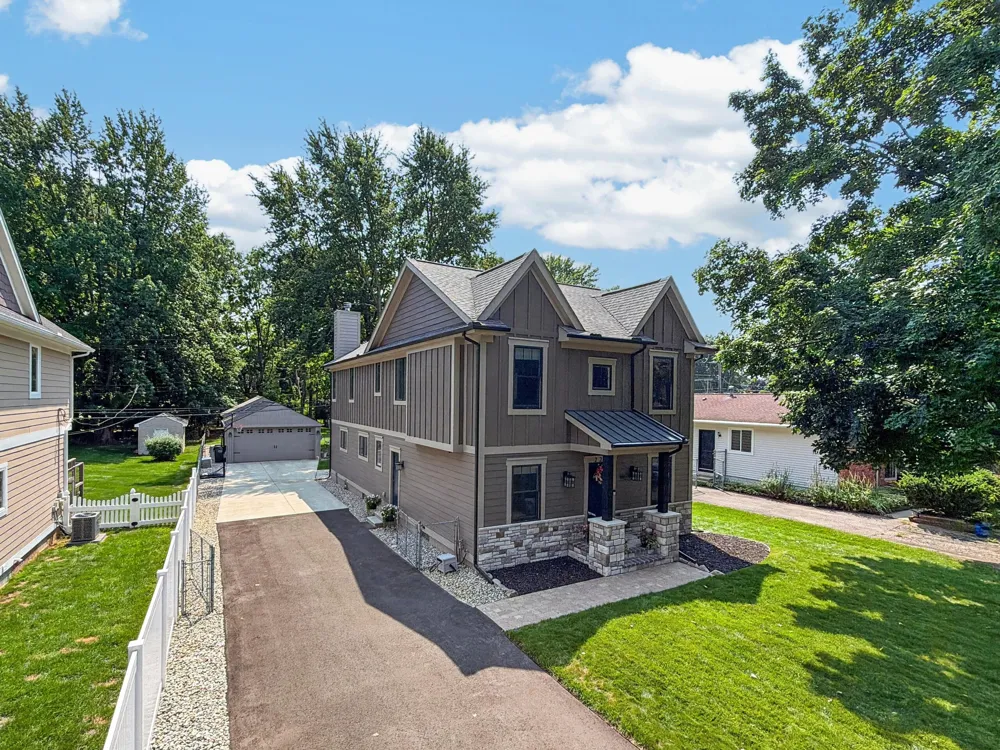220 Red Oak Lane Rochester Hills, MI 48307