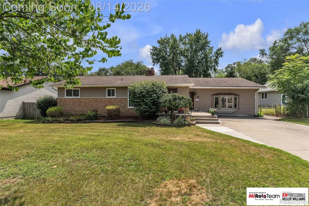 8300 Pacton Drive Shelby Charter Township, MI 48317
