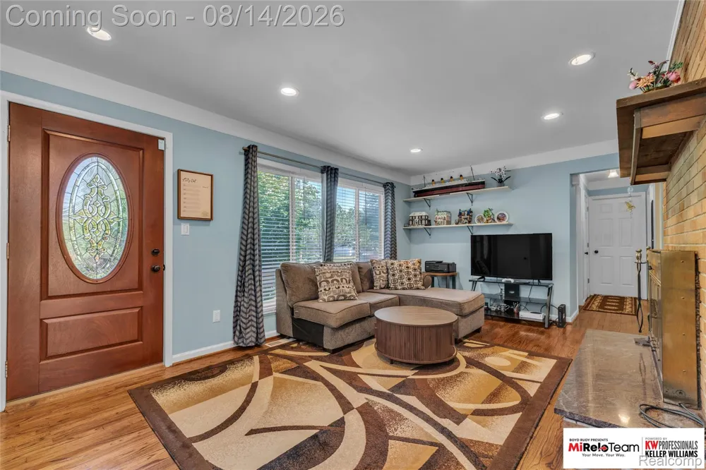 8300 Pacton Drive Shelby Charter Township, MI 48317