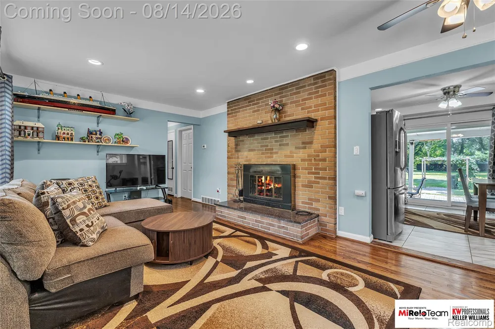 8300 Pacton Drive Shelby Charter Township, MI 48317