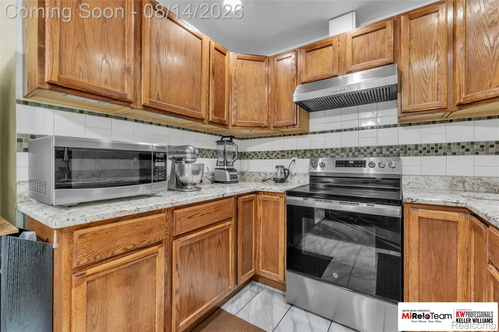 8300 Pacton Drive Shelby Charter Township, MI 48317
