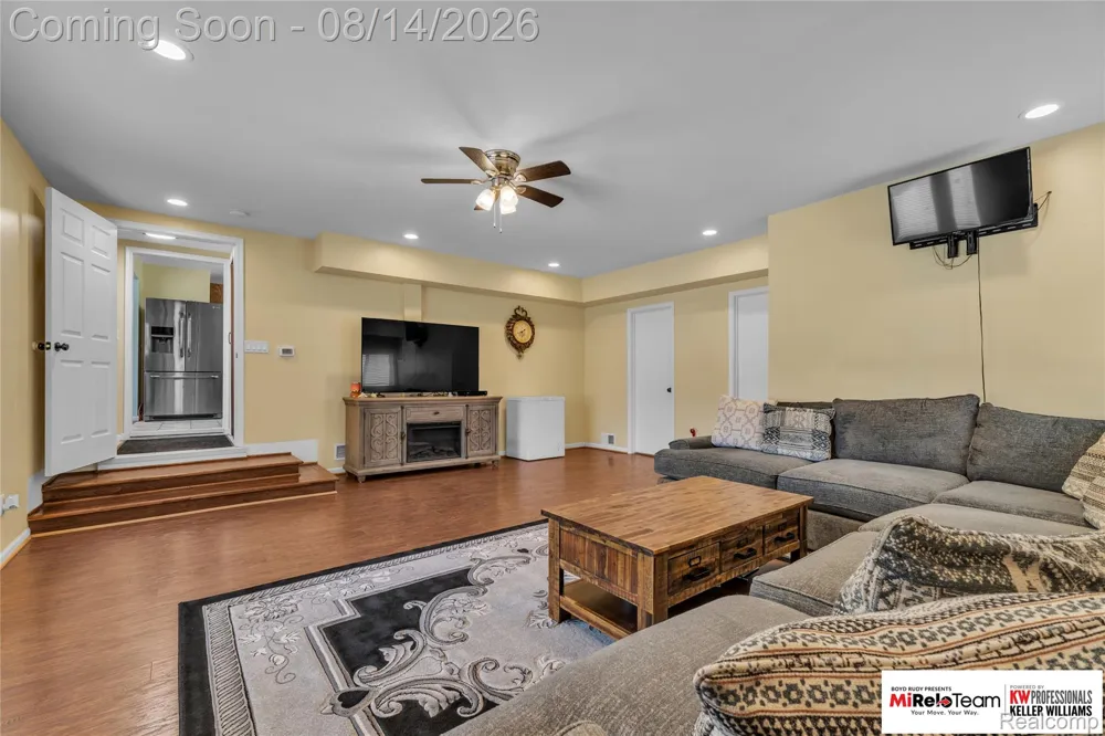 8300 Pacton Drive Shelby Charter Township, MI 48317