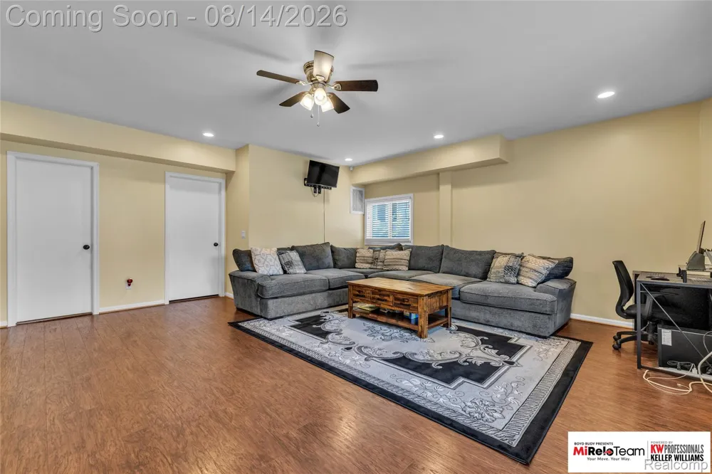 8300 Pacton Drive Shelby Charter Township, MI 48317